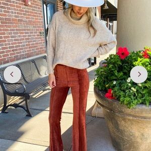 New In Tucker Ribbed Cinnamon Velvet High Waisted Stretch Flare Pants Size Small